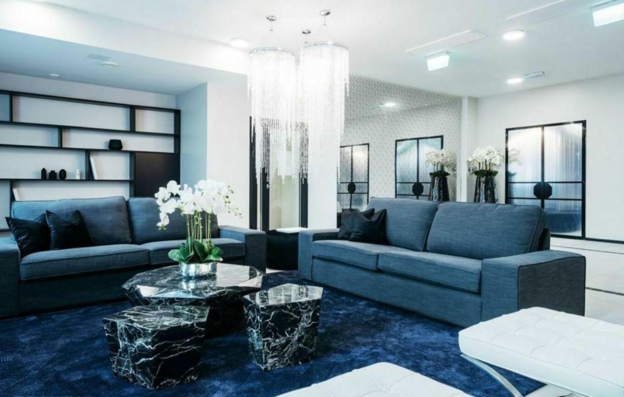 Vega In New Luxury House